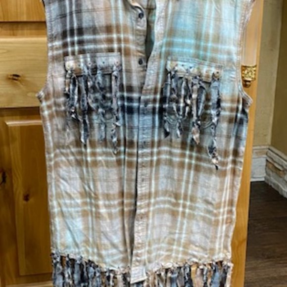 Welcome to the sh*t show Flannel Vest MEDIUM - Picture 2 of 4